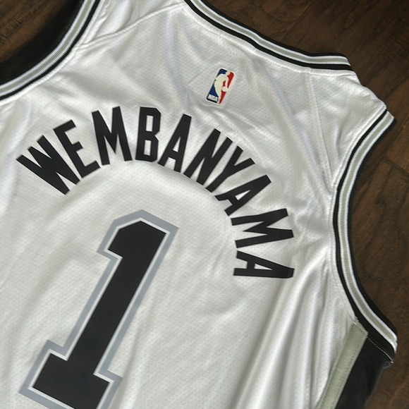 BRAND NEW Victor Wembanyama Home ROOKIE JERSEY with tag 2 available - Picture 6 of 7